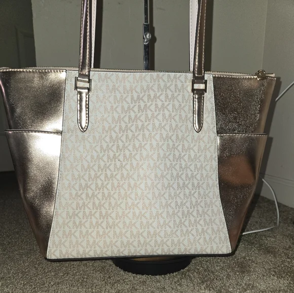 NWT Michael Kors Charlotte Signature Logo Metallic Tote Bag - Picture 4 of 10